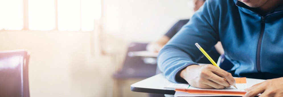 انطلاق الامتحانات التجريبية للتوجيهي بمدارس الحكومة