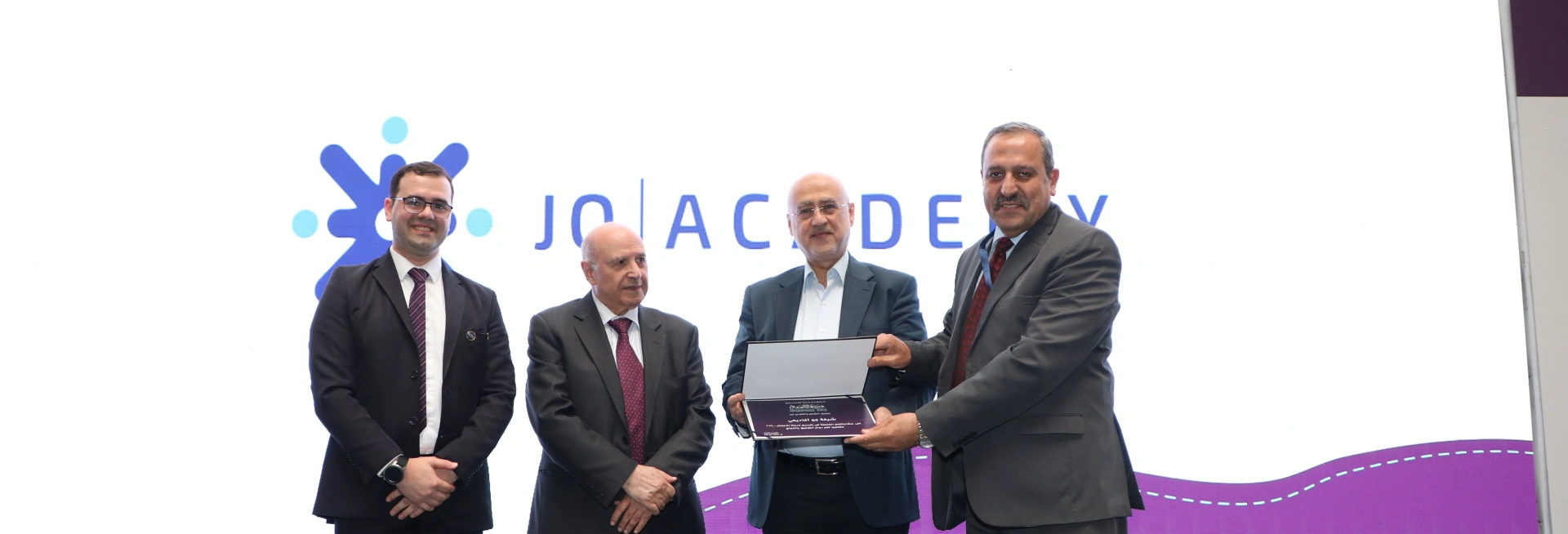 تكريم "جو أكاديمي" في افتتاح اكسبو مدينة الأعمال