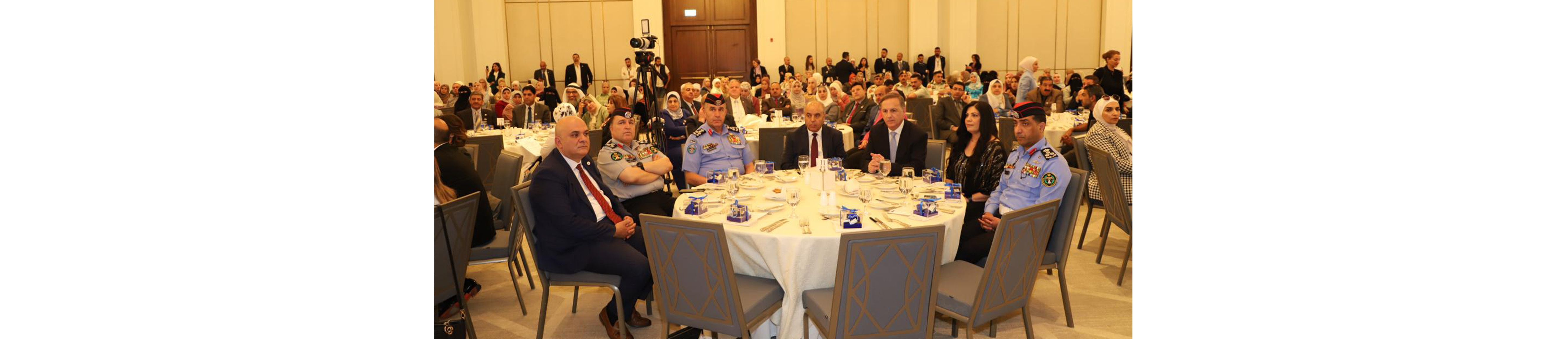 محافظة يرعى حفل تكريم المدارس المعززة للصحة