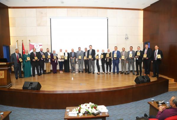 جامعة البترا تكرم 20 باحثا متميزا من أعضاء هيئة التدريس