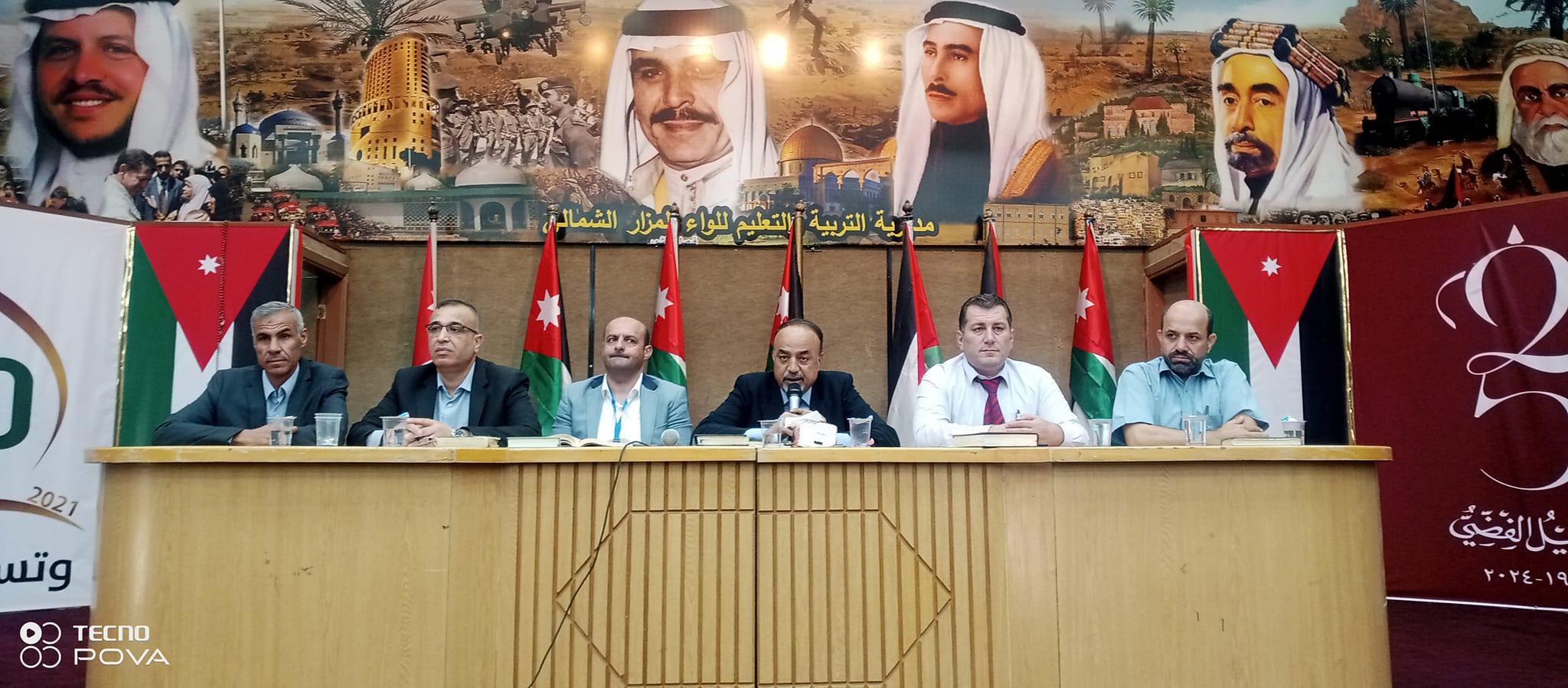 مدير التربية المزار الشمالي يجتمع مع مراقبين التوجيهي