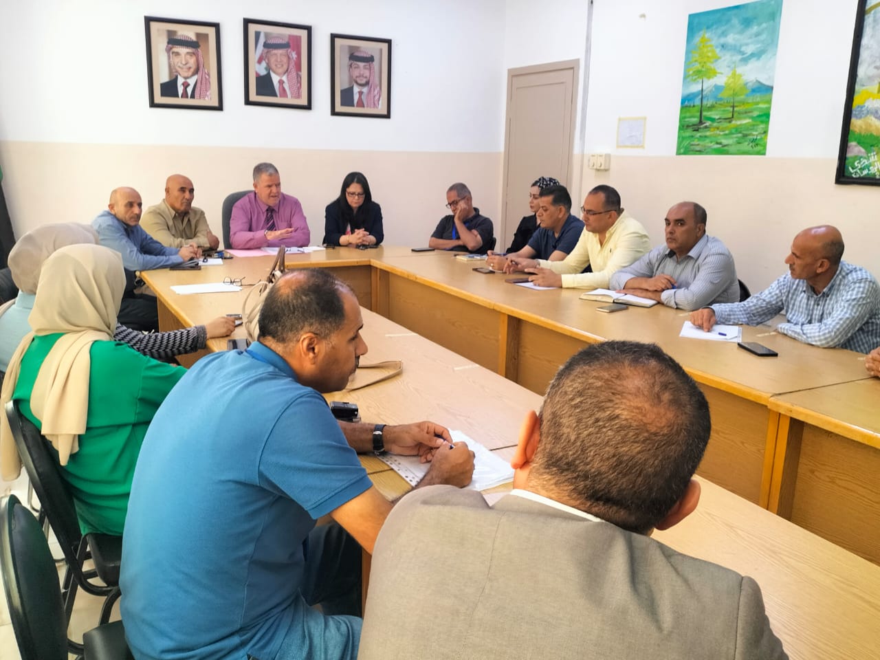 الروابدة يجتمع مع لجنة البرنامج الوطني " بصمة 2024 "