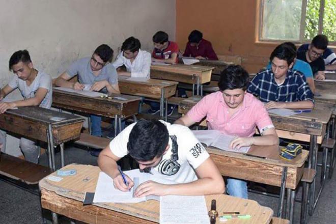 ضبط أكثر من 1100 سماعة بلوتوث في قاعات التوجيهي