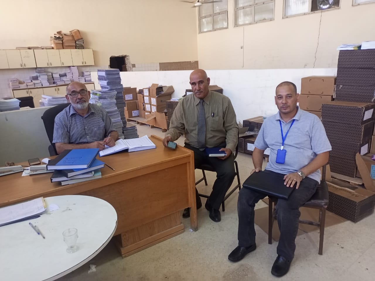 نجادات يتفقد استعدادت قسم الكتب المدرسية للعام الجديد