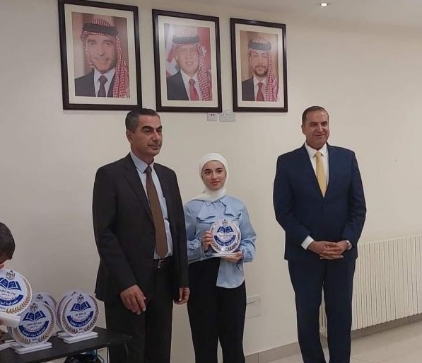 تكريم أوائل الثانوية العامة في لواء الجامعة