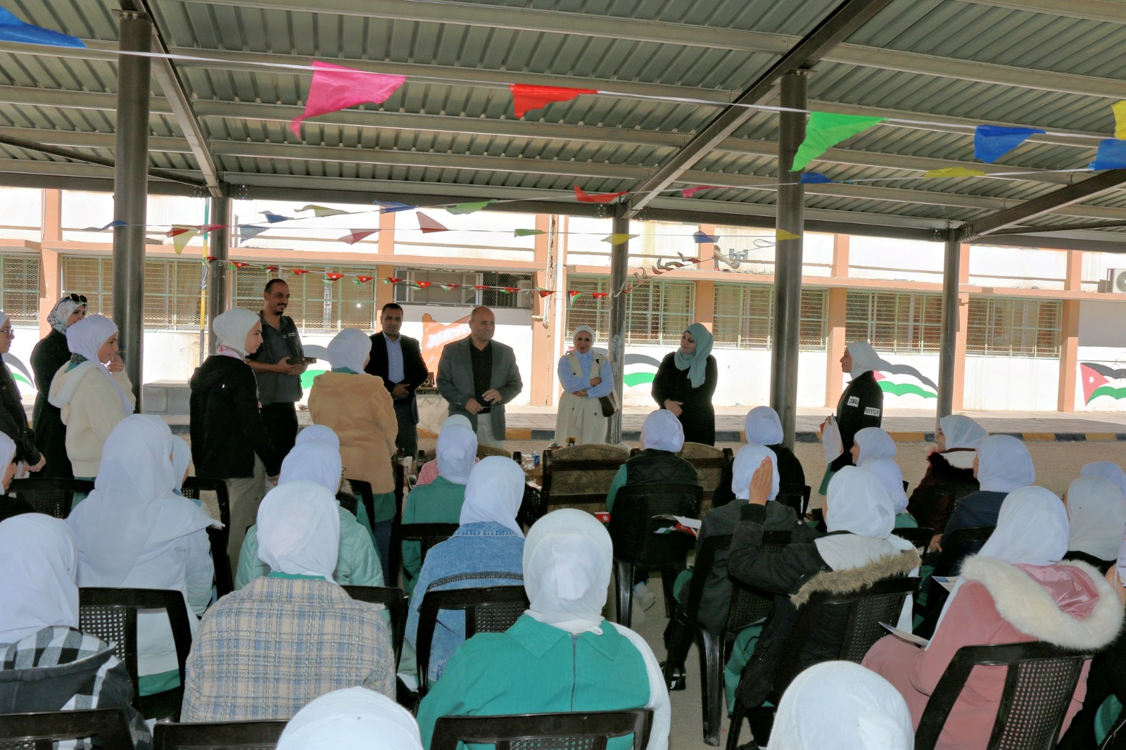 الحباشنة يرعى حفل تخريج "القيادة للمدارس" في تربية معان